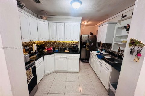 Casa en venta en Miami Gardens, Florida, 4 dormitorios, 114.46 m2 № 1311124 - foto 6