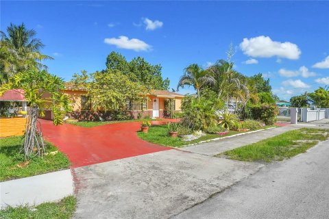 Villa ou maison à vendre à Miami Gardens, Floride: 4 chambres, 114.46 m2 № 1311124 - photo 11