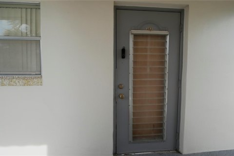 Condo in Sunrise, Florida, 2 bedrooms  № 1311160 - photo 2