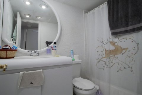 Condo in Sunrise, Florida, 2 bedrooms  № 1311160 - photo 5