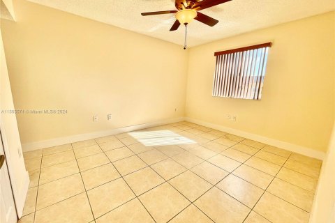 Copropriété à louer à Miami, Floride: 2 chambres, 83.61 m2 № 1101900 - photo 18