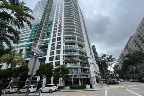 Condominio en alquiler en Miami, Florida, 1 dormitorio, 70.7 m2 № 1365868 - foto 1