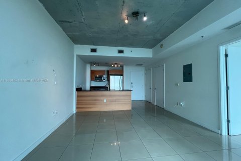 Condominio en alquiler en Miami, Florida, 1 dormitorio, 70.7 m2 № 1365868 - foto 6