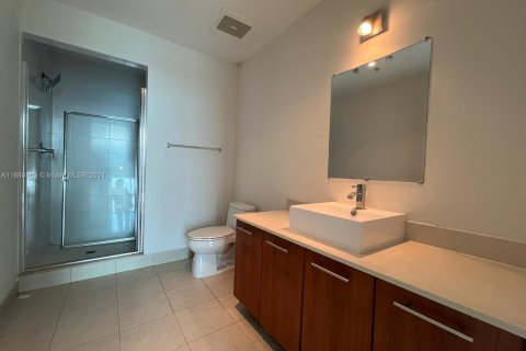 Condominio en alquiler en Miami, Florida, 1 dormitorio, 70.7 m2 № 1365868 - foto 13