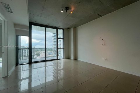 Condominio en alquiler en Miami, Florida, 1 dormitorio, 70.7 m2 № 1365868 - foto 12