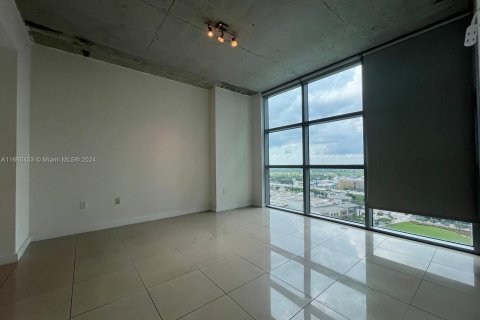 Condominio en alquiler en Miami, Florida, 1 dormitorio, 70.7 m2 № 1365868 - foto 5