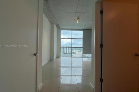 Condominio en alquiler en Miami, Florida, 1 dormitorio, 70.7 m2 № 1365868 - foto 4