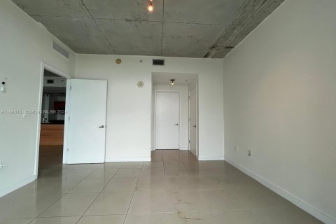 Condominio en alquiler en Miami, Florida, 1 dormitorio, 70.7 m2 № 1365868 - foto 9