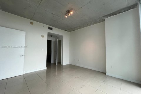 Condominio en alquiler en Miami, Florida, 1 dormitorio, 70.7 m2 № 1365868 - foto 8