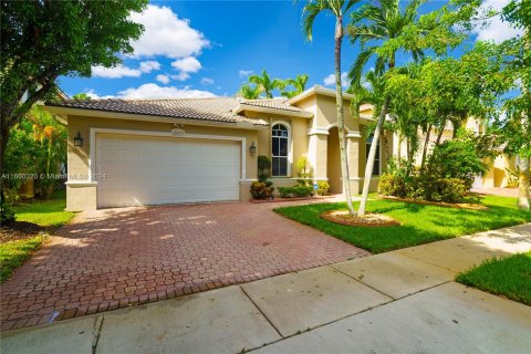 Casa en venta en Miramar, Florida, 4 dormitorios, 241.73 m2 № 1365826 - foto 1