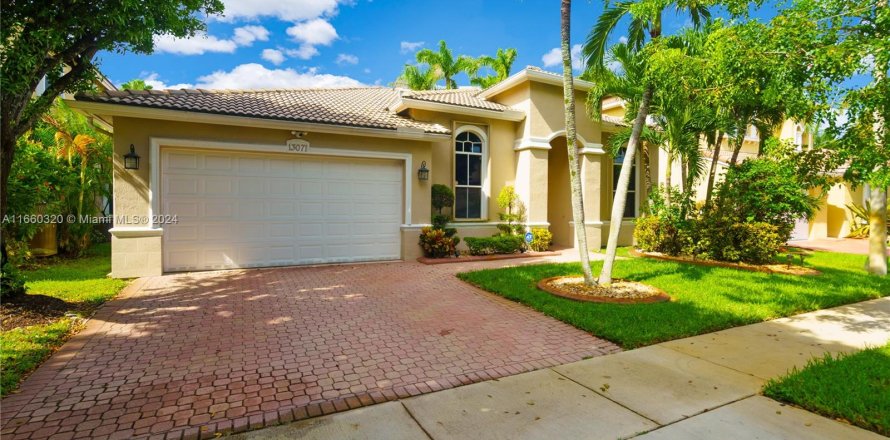 Casa en Miramar, Florida 4 dormitorios, 241.73 m2 № 1365826