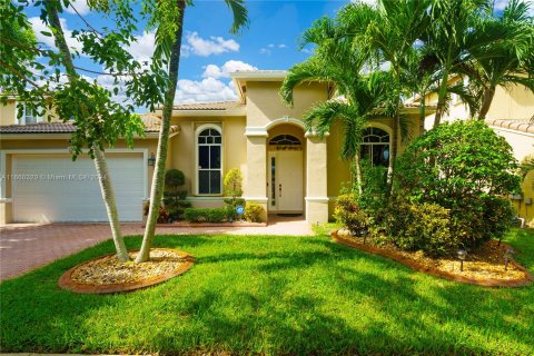 House in Miramar, Florida 4 bedrooms, 241.73 sq.m. № 1365826 - photo 2