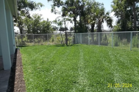 Villa ou maison à louer à Stuart, Floride: 3 chambres, 208.84 m2 № 1182778 - photo 5