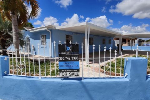 Villa ou maison à vendre à Hialeah, Floride: 6 chambres, 274.8 m2 № 912326 - photo 3