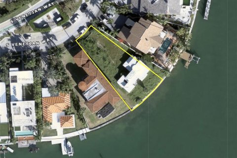 Купить земельный участок в Майами, Флорида № 953701 - фото 1