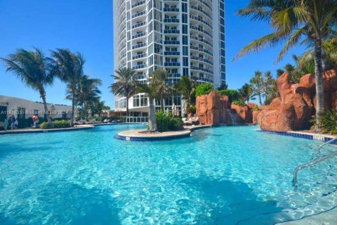 Condominio en venta en Sunny Isles Beach, Florida, 51.19 m2 № 953754 - foto 2