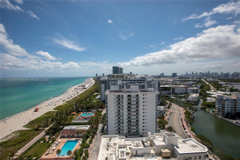 Condo in Miami Beach, Florida, 2 bedrooms  № 1100499 - photo 10