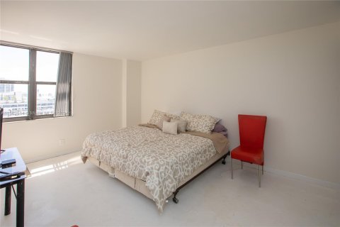 Condo in Miami Beach, Florida, 2 bedrooms  № 1100499 - photo 28