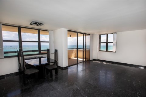 Condo in Miami Beach, Florida, 2 bedrooms  № 1100499 - photo 19