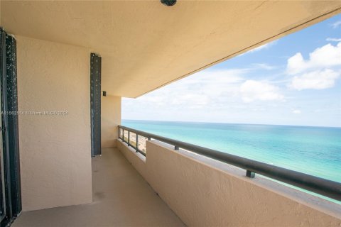 Condo in Miami Beach, Florida, 2 bedrooms  № 1100499 - photo 5