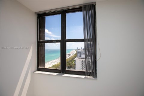 Condo in Miami Beach, Florida, 2 bedrooms  № 1100499 - photo 29