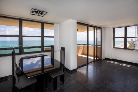 Condo in Miami Beach, Florida, 2 bedrooms  № 1100499 - photo 18