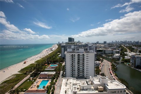 Condo in Miami Beach, Florida, 2 bedrooms  № 1100499 - photo 11