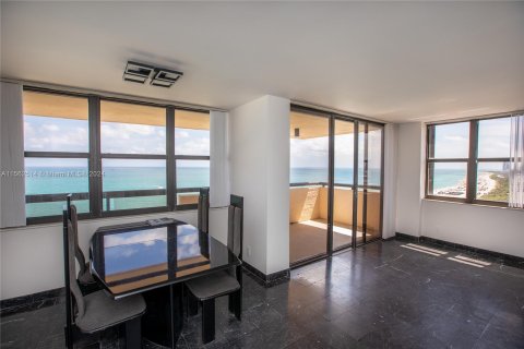 Condo in Miami Beach, Florida, 2 bedrooms  № 1100499 - photo 17