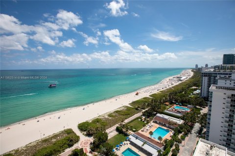 Condo in Miami Beach, Florida, 2 bedrooms  № 1100499 - photo 12