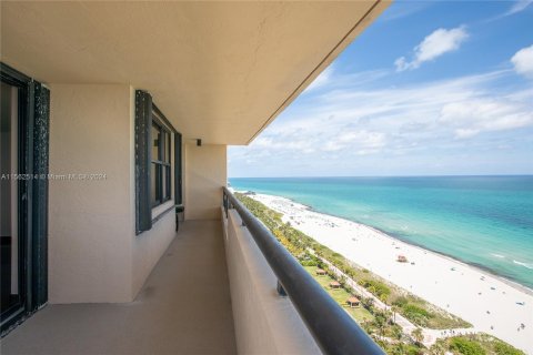 Condo in Miami Beach, Florida, 2 bedrooms  № 1100499 - photo 2