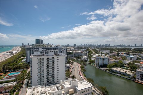 Condo in Miami Beach, Florida, 2 bedrooms  № 1100499 - photo 9