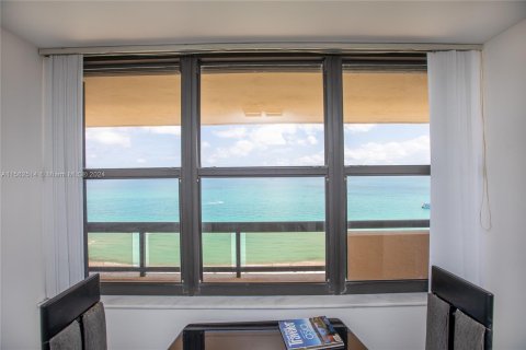 Condo in Miami Beach, Florida, 2 bedrooms  № 1100499 - photo 20