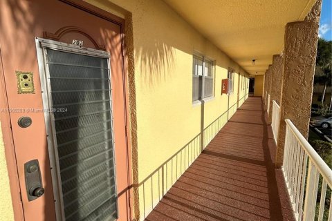 Copropriété à vendre à Sunrise, Floride: 2 chambres, 78.97 m2 № 1120943 - photo 14