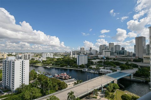 Condominio en alquiler en Miami, Florida, 2 dormitorios, 89 m2 № 1375720 - foto 12