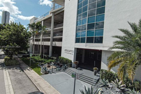 Condominio en alquiler en Miami, Florida, 2 dormitorios, 89 m2 № 1375720 - foto 2