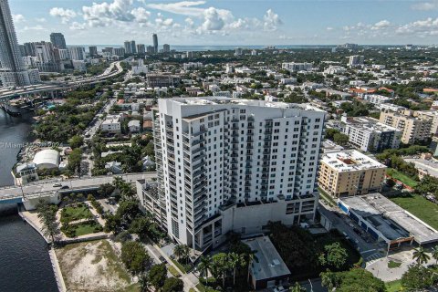 Condominio en alquiler en Miami, Florida, 2 dormitorios, 89 m2 № 1375720 - foto 1