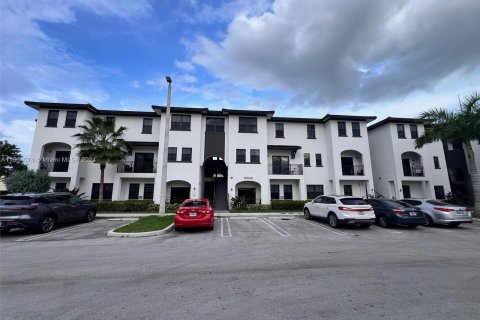 Condo in Miami, Florida, 3 bedrooms  № 1375629 - photo 24