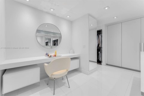 Condo in Miami Beach, Florida, 4 bedrooms  № 1375628 - photo 24