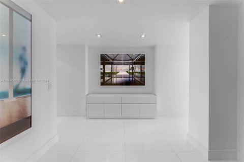 Condo in Miami Beach, Florida, 4 bedrooms  № 1375628 - photo 9