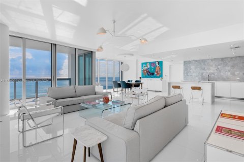 Condo in Miami Beach, Florida, 4 bedrooms  № 1375628 - photo 3