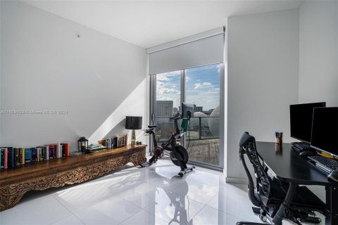 Condominio en venta en Miami, Florida, 3 dormitorios, 201.13 m2 № 951516 - foto 14