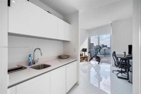 Condominio en venta en Miami, Florida, 3 dormitorios, 201.13 m2 № 951516 - foto 13