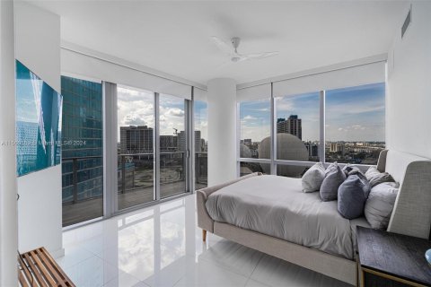 Condominio en venta en Miami, Florida, 3 dormitorios, 201.13 m2 № 951516 - foto 9