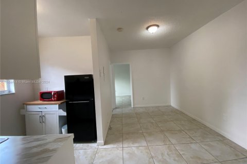 Condo in Miami, Florida, 2 bedrooms  № 1365917 - photo 2