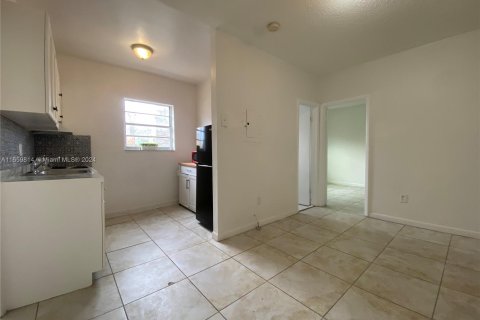 Condo in Miami, Florida, 2 bedrooms  № 1365917 - photo 5