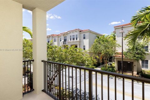 Townhouse in Pembroke Pines, Florida 2 bedrooms, 124.21 sq.m. № 1365451 - photo 10