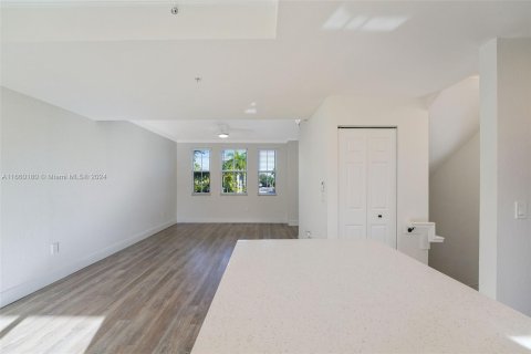 Touwnhouse à louer à Pembroke Pines, Floride: 2 chambres, 124.21 m2 № 1365451 - photo 8