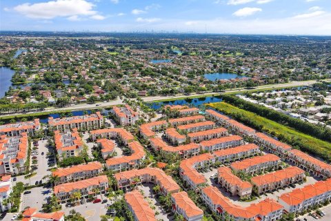 Townhouse in Pembroke Pines, Florida 2 bedrooms, 124.21 sq.m. № 1365451 - photo 29