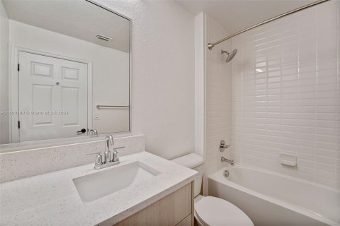 Townhouse in Pembroke Pines, Florida 2 bedrooms, 124.21 sq.m. № 1365451 - photo 18