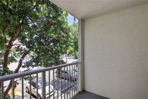 Condo in Aventura, Florida, 1 bedroom  № 1365453 - photo 9